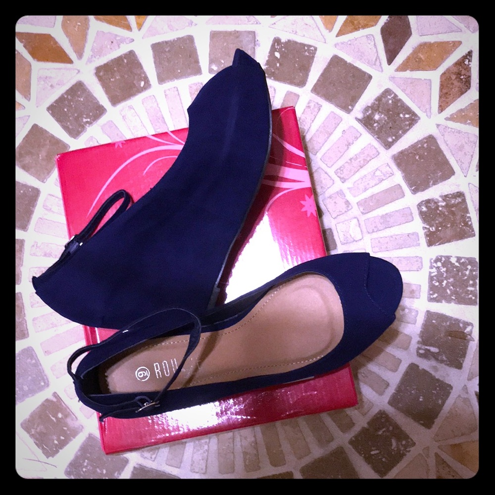 Blue velvet shoes size 9